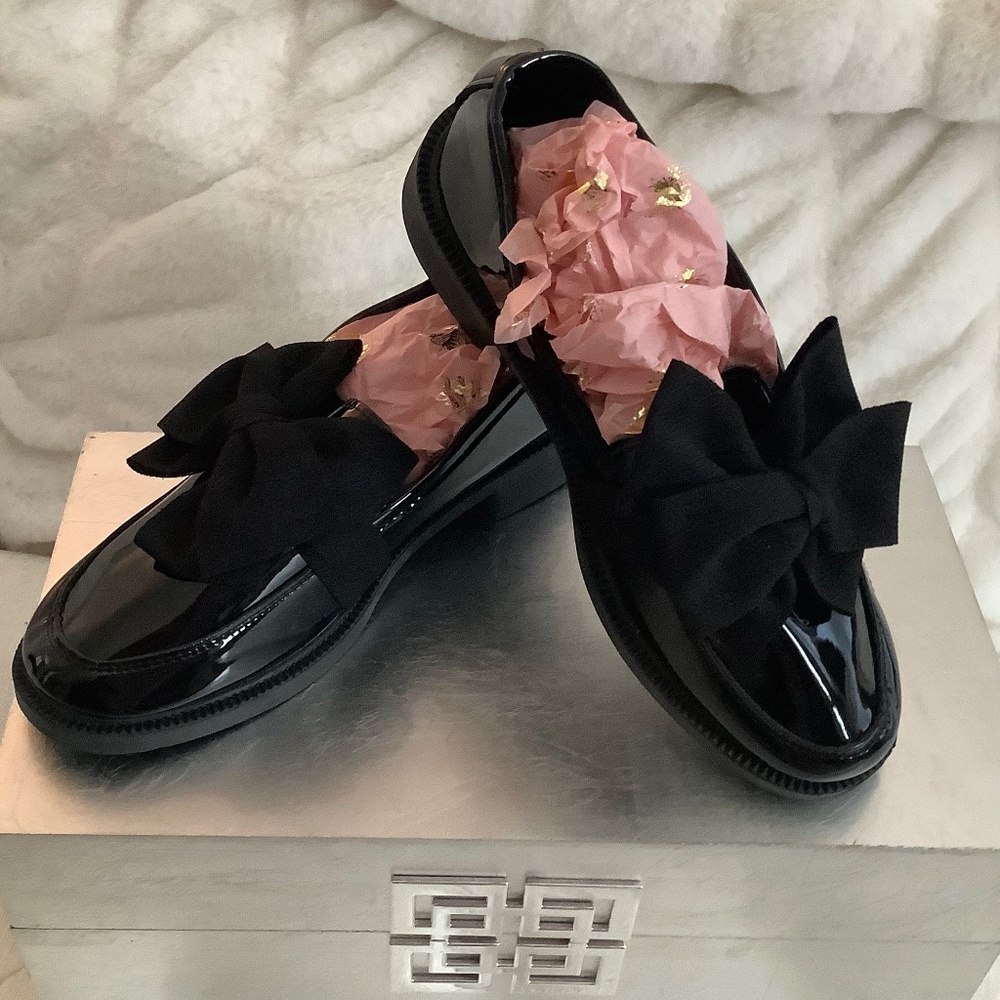 New Faux Black Patent leather loafer with bow on front US size 8 EU size 38